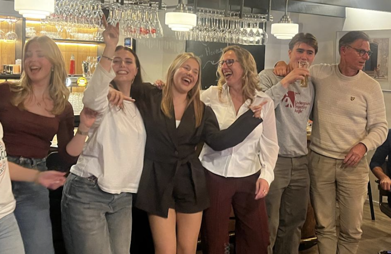 Knallend afscheid Famke